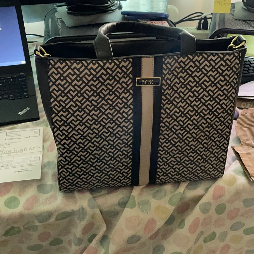 BCBG. Cross body